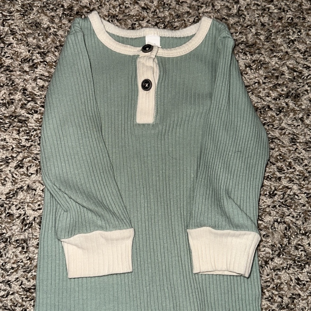 3 One Piece Rompers - Picture 6 of 8